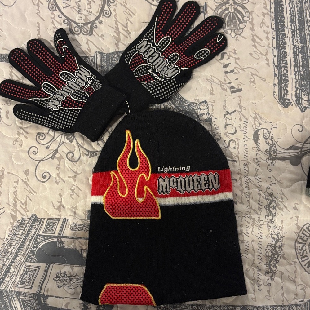Black and Red Beanie and Gloves Set